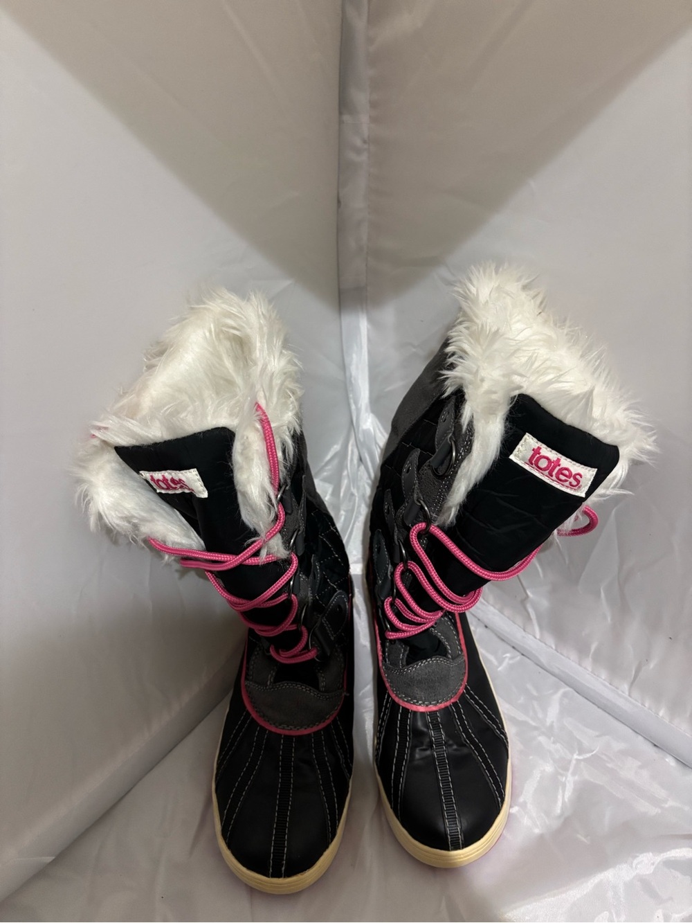 totes Black Winter Boots with Pink Accents and White Faux Fur. Size 3
